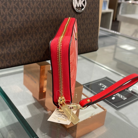 MICHAEL KORS Leather Continental Phone Holder Wristlet Wallet
Dark Sungria
NWT - Picture 7 of 16